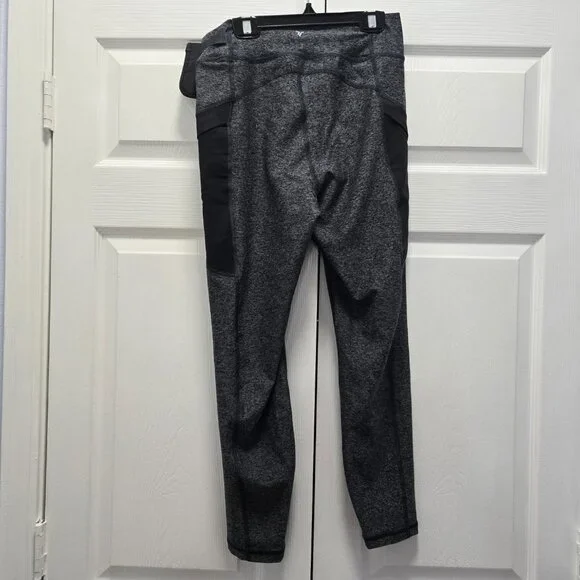 NWT Old Navy Cloud+ 7/8 Leggings Medium Heather Gray - Picture 3 of 3
